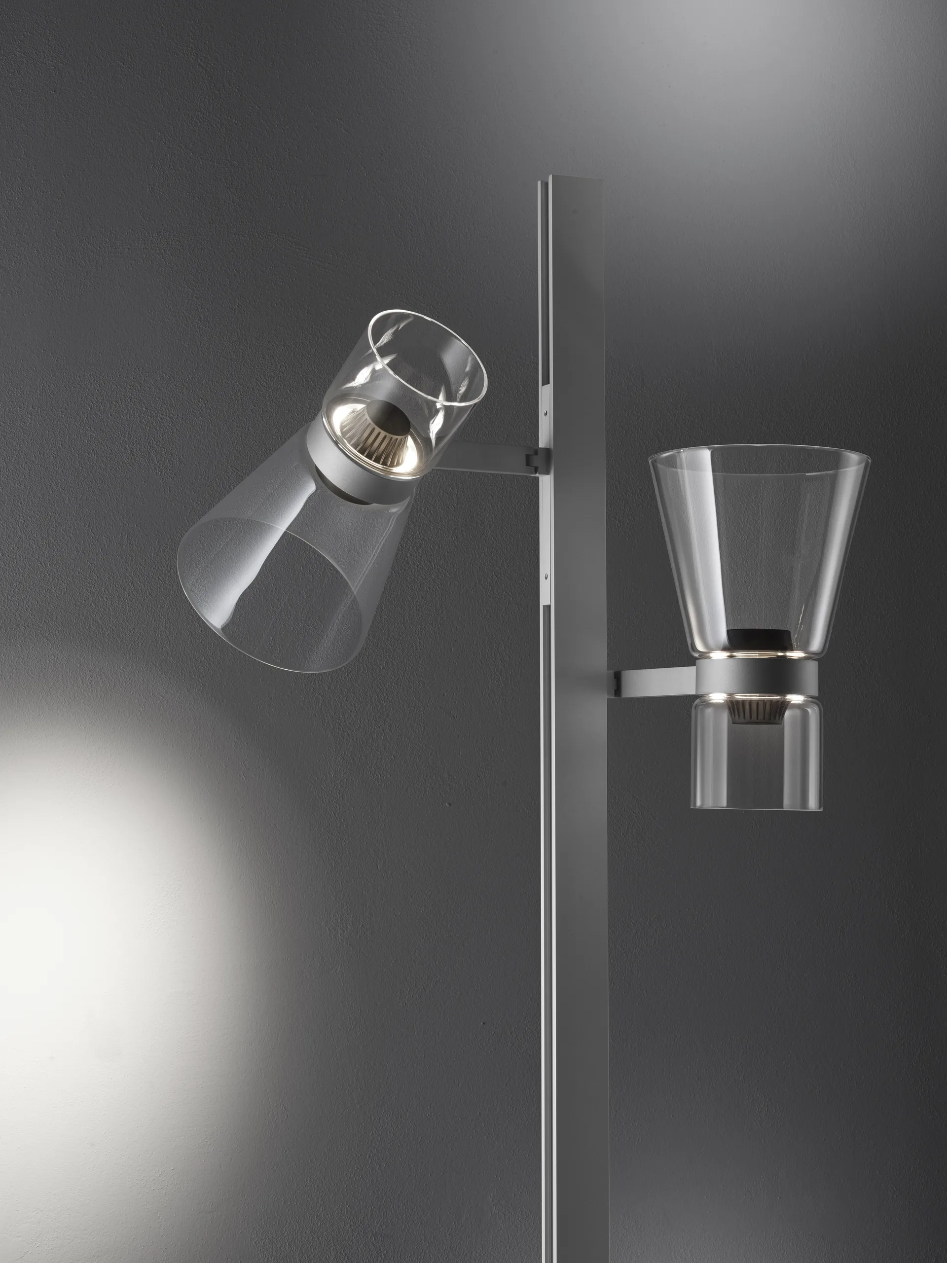 Nocturne F2 cone golvlampa - Silver Flos