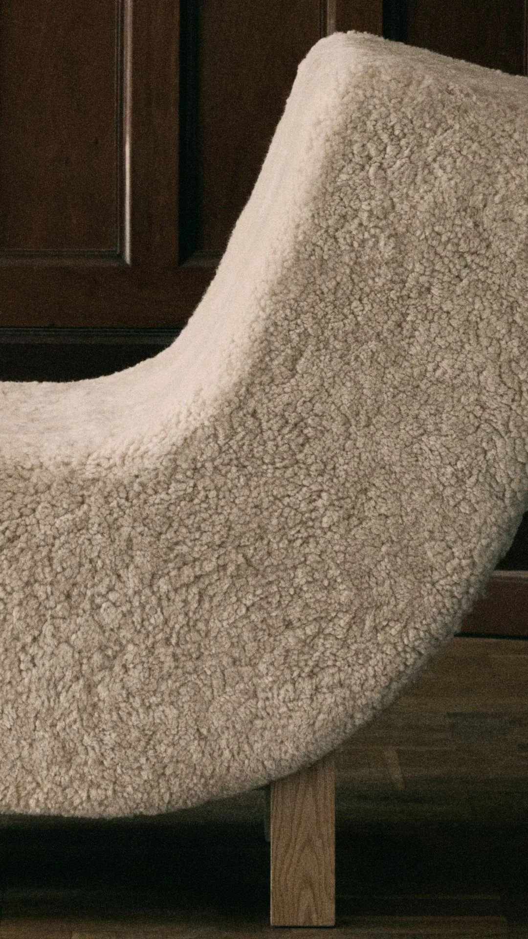 BD1 Lounge Chair, Fårskinn Mohawii-lackerad ek Fogia