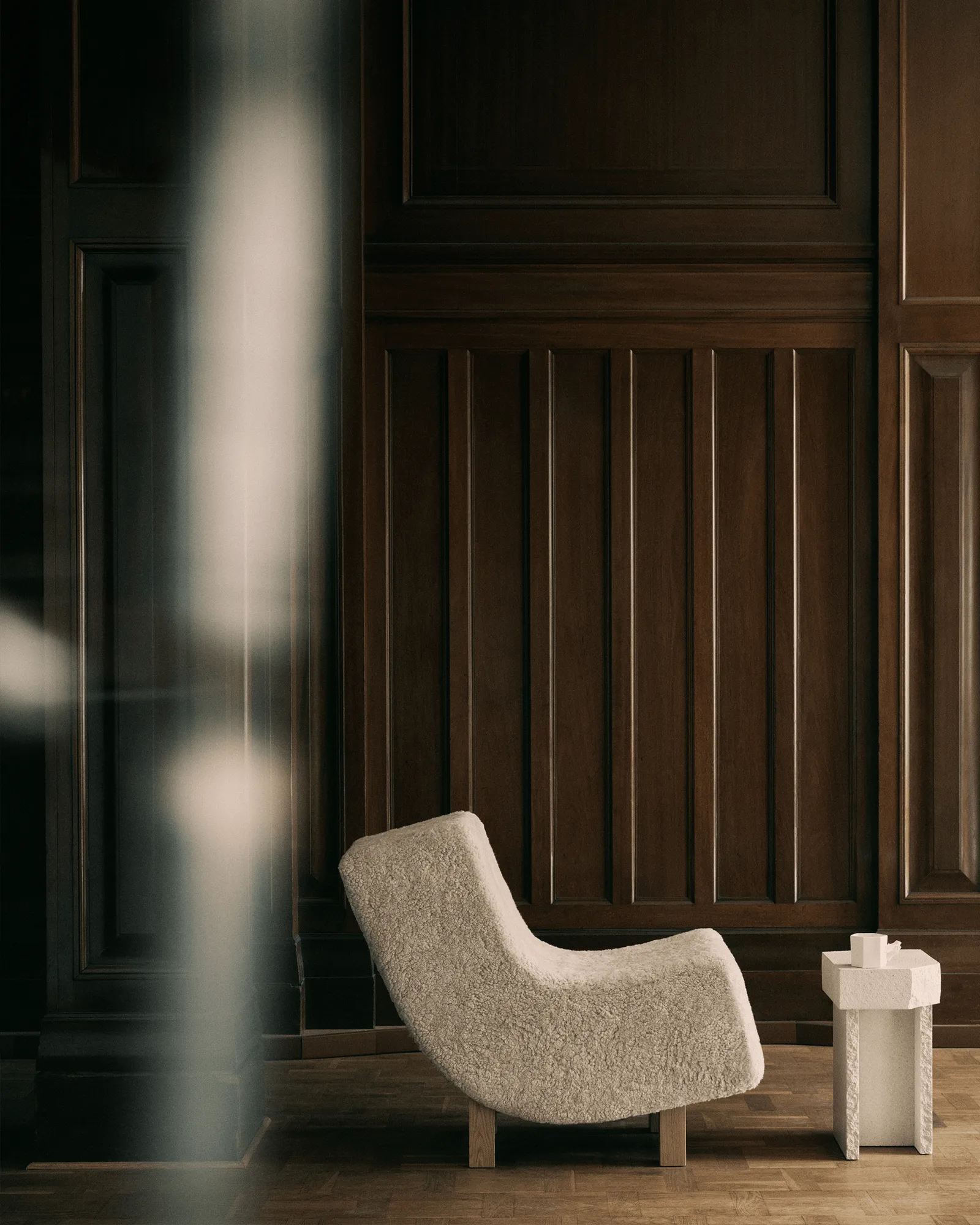 BD1 Lounge Chair, Fårskinn Mohawii-lackerad ek Fogia
