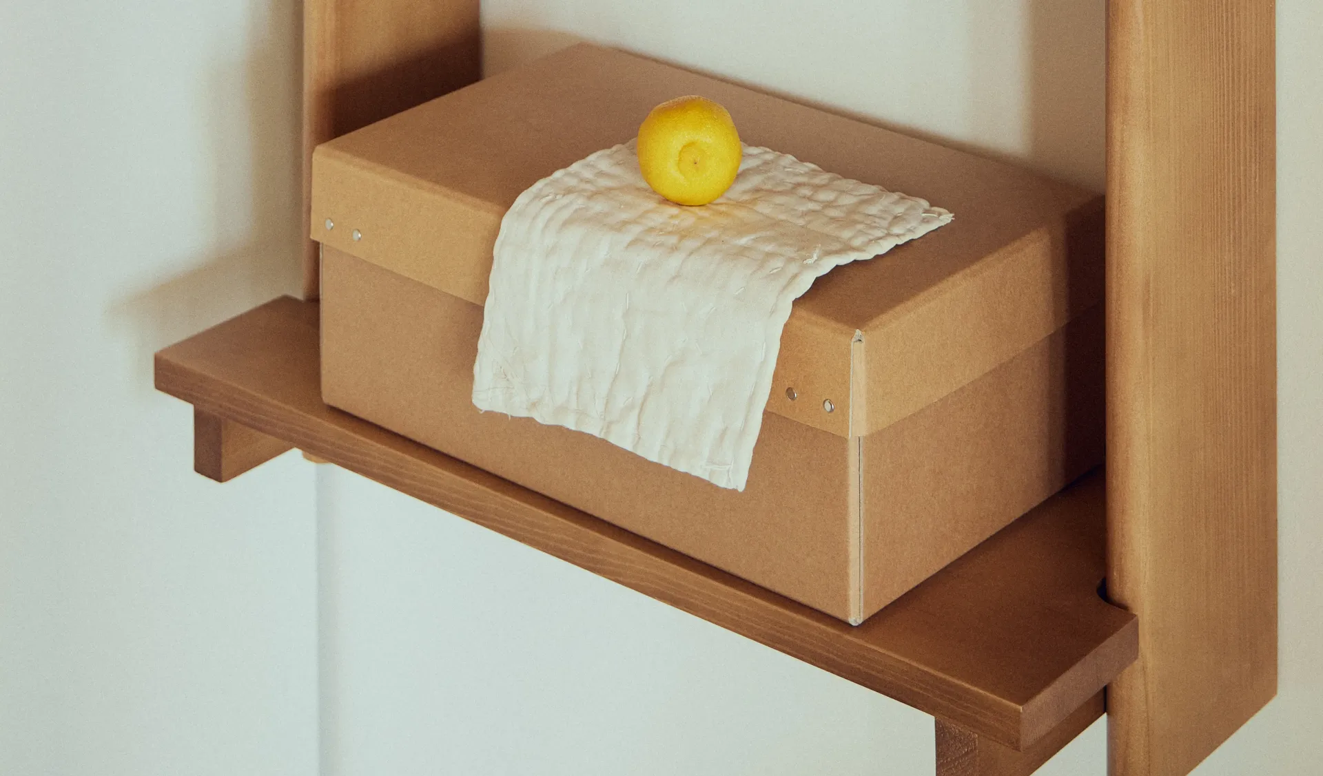 Beam Shelf vägghylla, Deep brown pine, 60x90,5x25 cm Form & Refine