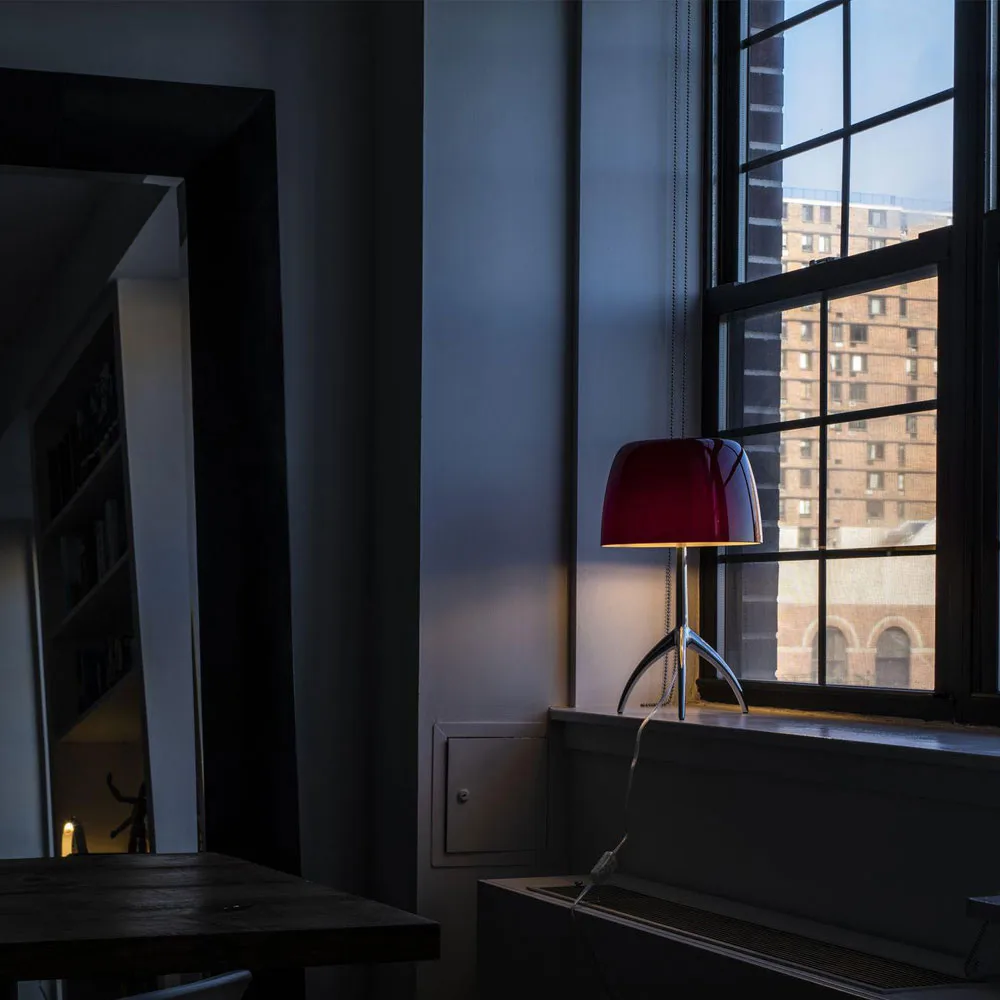 Lumiere Grande Dimbar bordslampa, körsbärsröd, svartkrom Foscarini