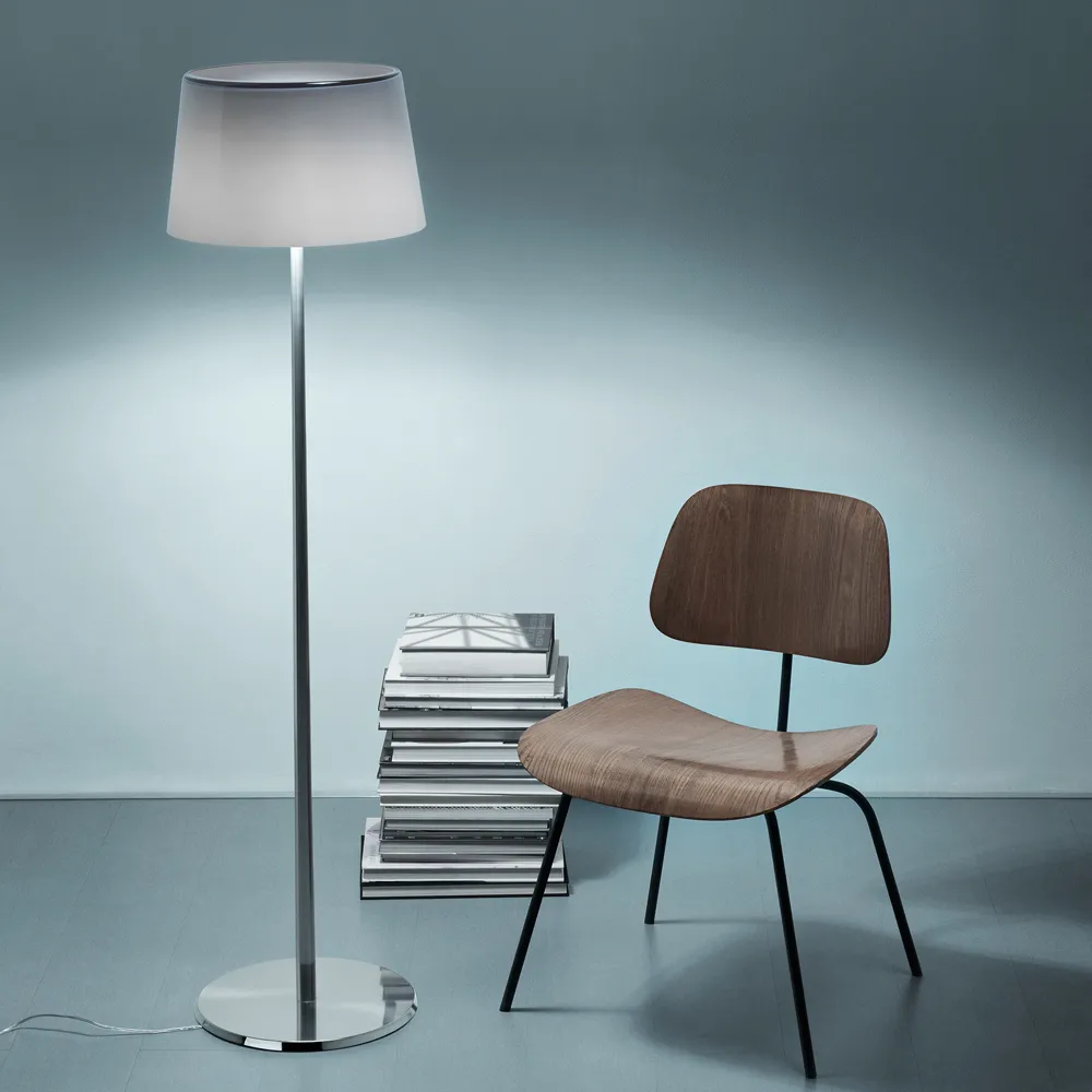 Lumiere XXL golvlampa, vit, munblåst glas, svart krom Foscarini