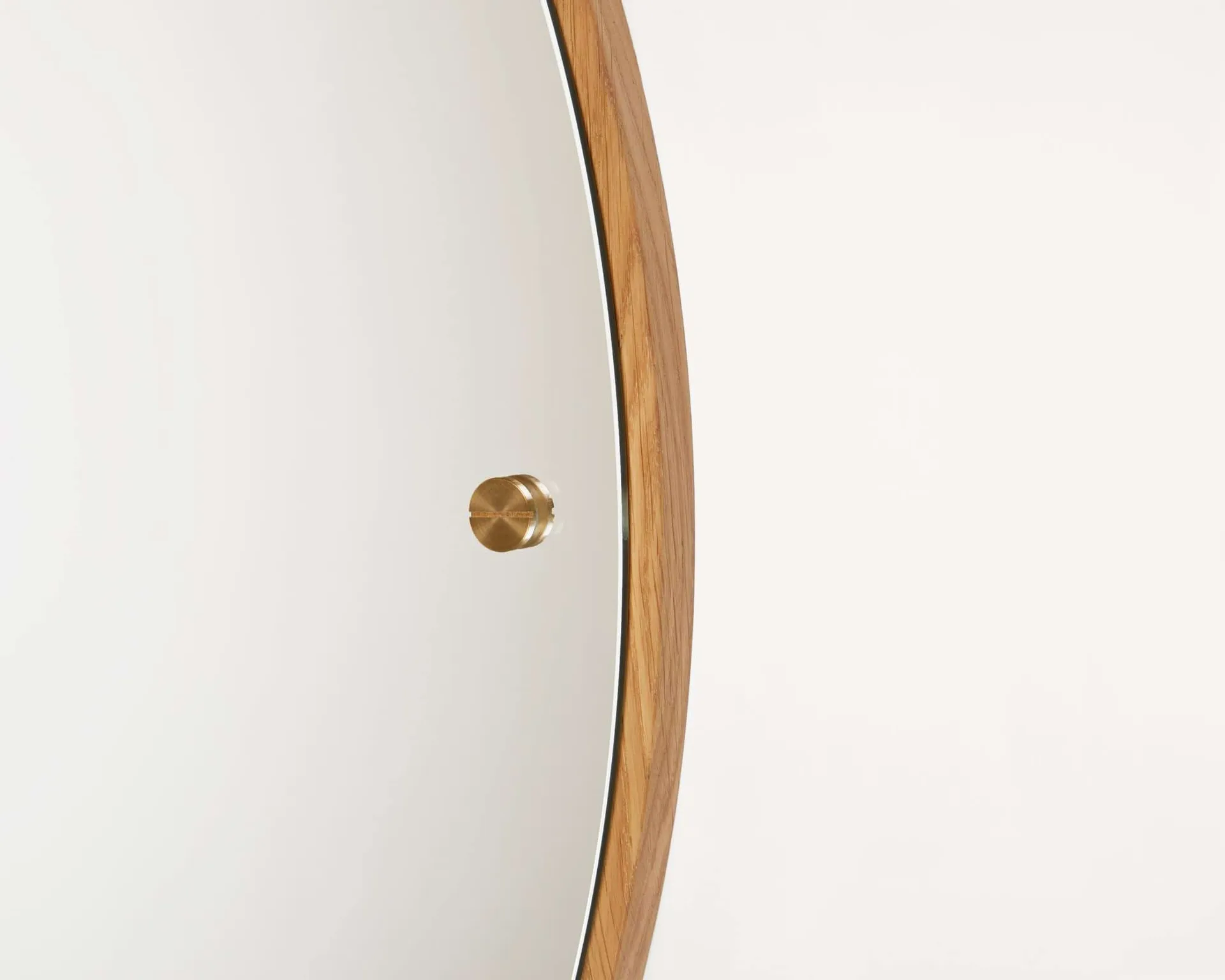 CM Circle spegel, Ek, medium, Ø60 cm FRAMA