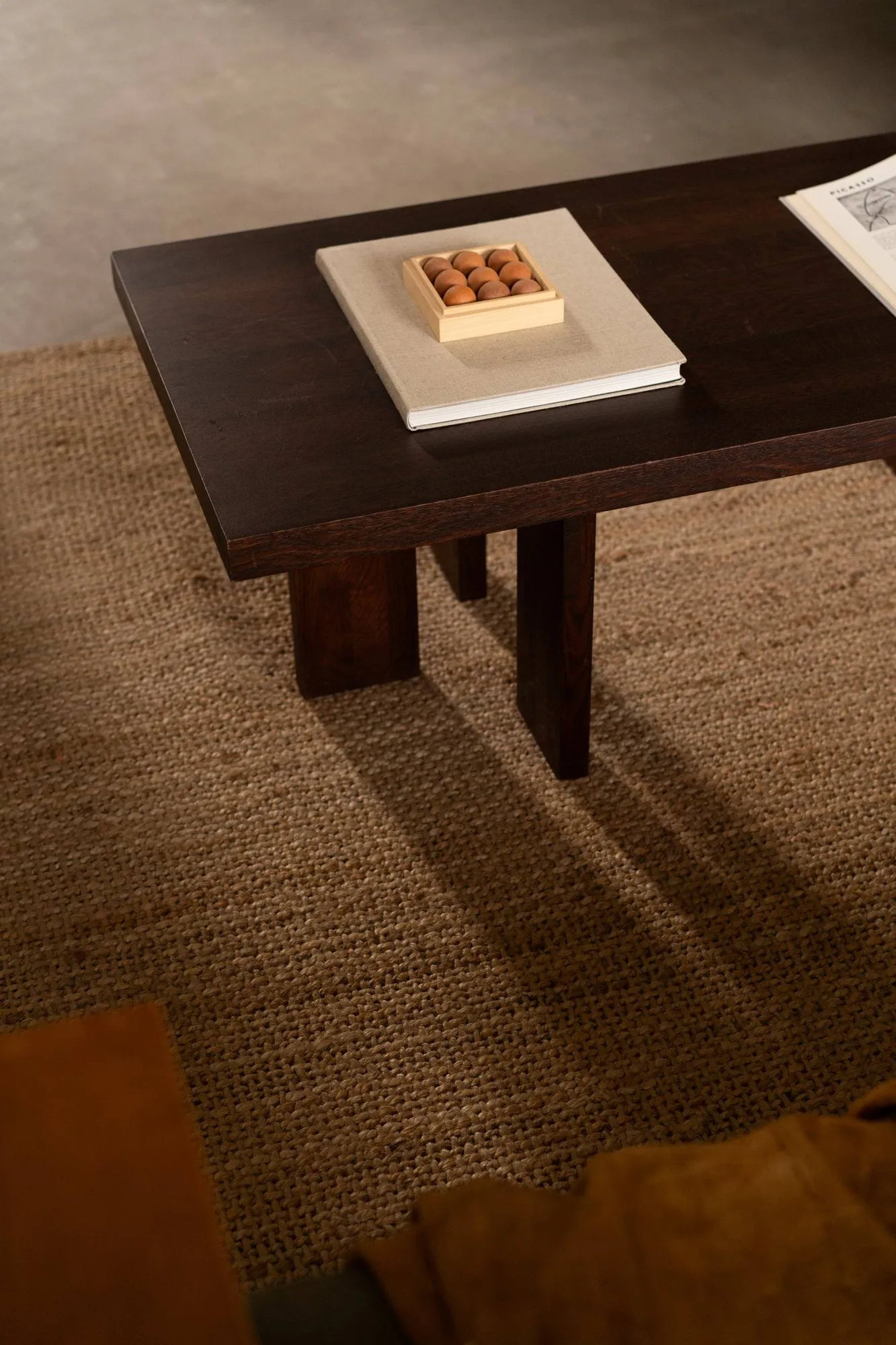 Farmhouse Rectangle soffbord, Mörk ek, 115x52x37 cm FRAMA