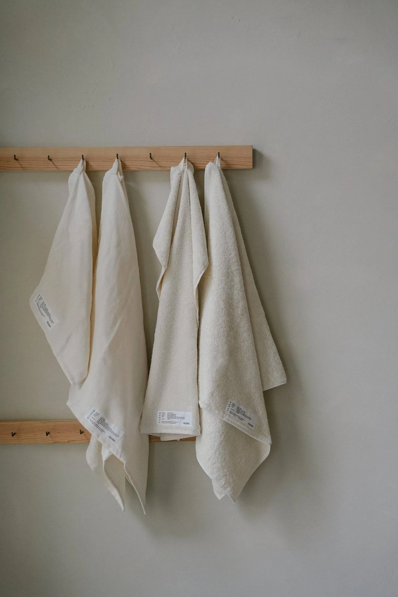 Heavy Towel badhandduk 140x70 cm, Bone white (vit) FRAMA