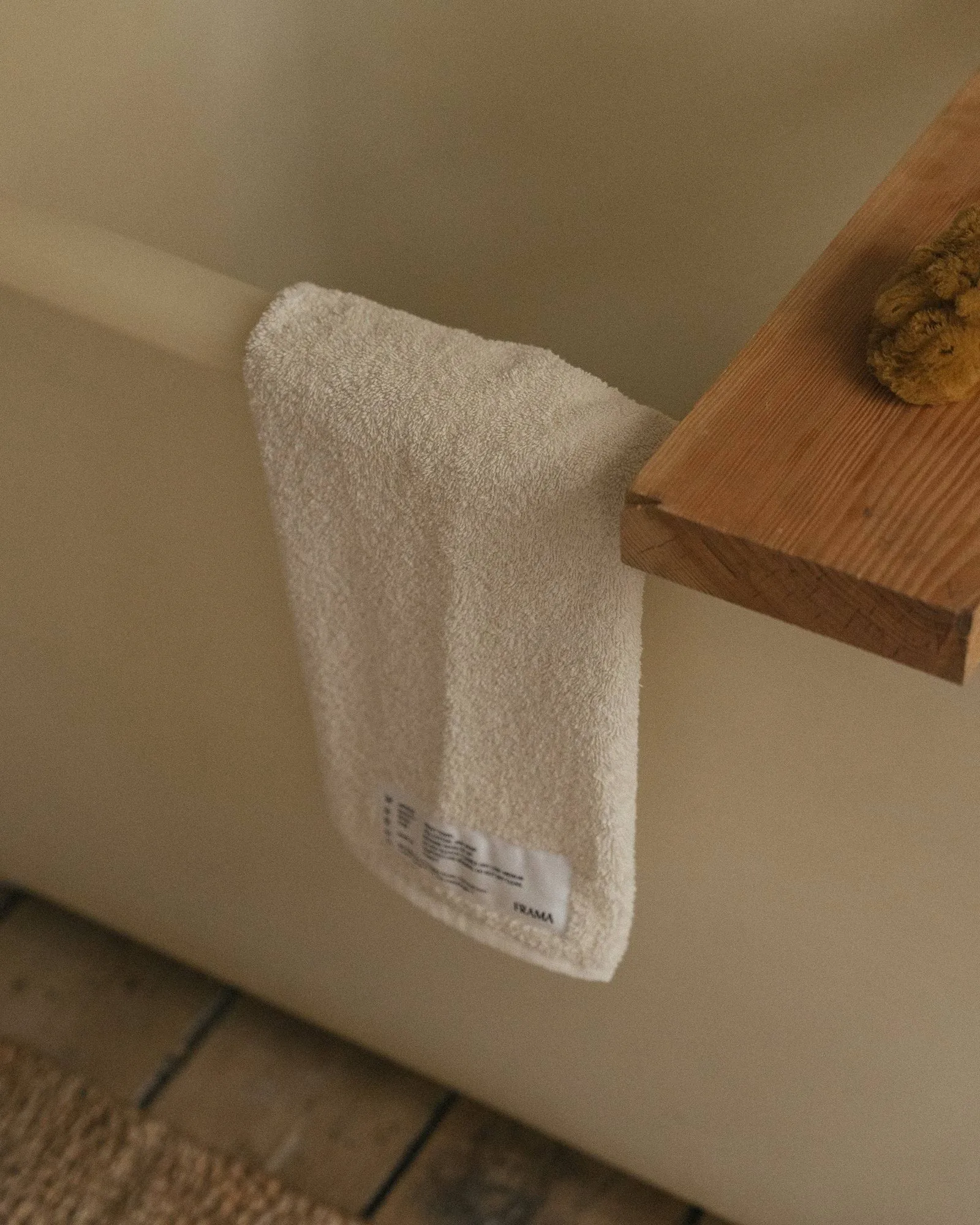 Heavy Towel handduk 80x50 cm, Bone white (vit) FRAMA