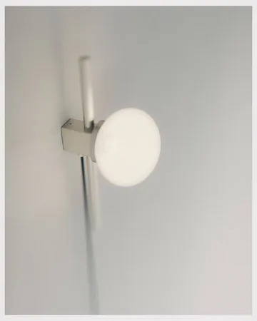 Ovoid Single vägglampa - Rostfritt stål-opalglas - FRAMA