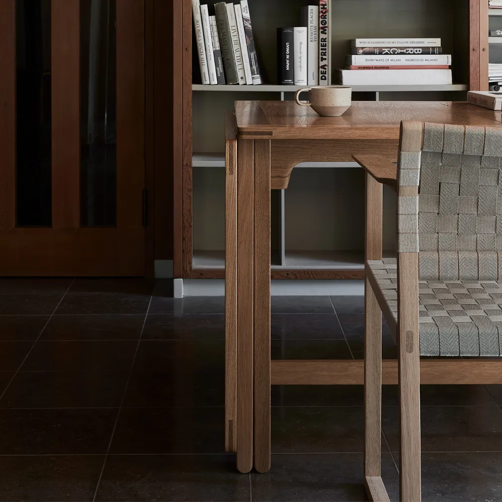 BM62 karmstol, Rotting-lackat ekstativ Fredericia Furniture
