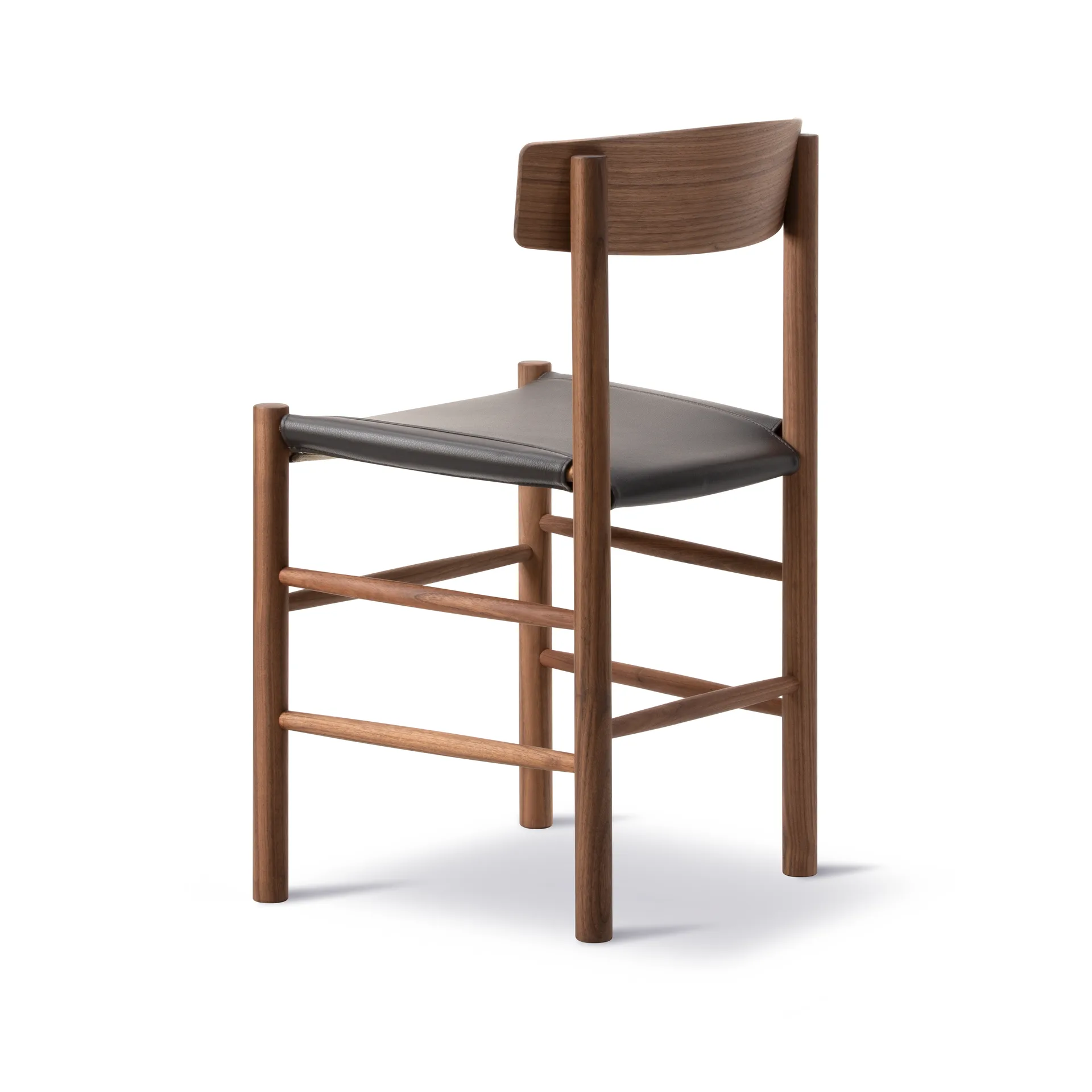 J39 stol, Oljad valnöt-läder Omni 377 mörkbrun Fredericia Furniture
