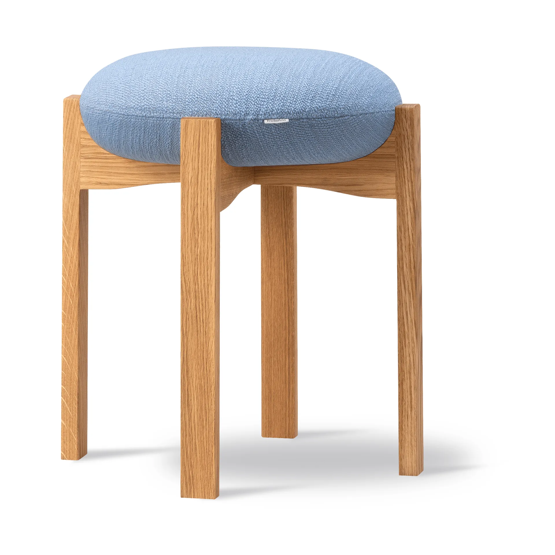 Pioneer rund pall låg, Odino PV82 light blue-lackerad ek, Ø41x46 cm Fredericia Furniture