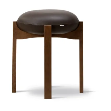 Pioneer rund pall låg - Primo 86-1-rökbets lackad ek - Fredericia Furniture