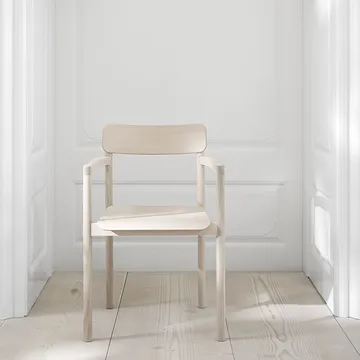 Post 3445 karmstol - Lackad ek - Fredericia Furniture