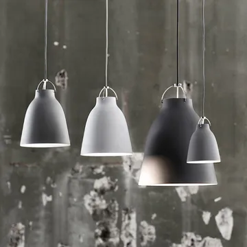 Caravaggio 2 pendel - Svart blank-röd textilsladd - Fritz Hansen