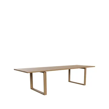 Essay CM42 matbord - Oljad ek - Fritz Hansen