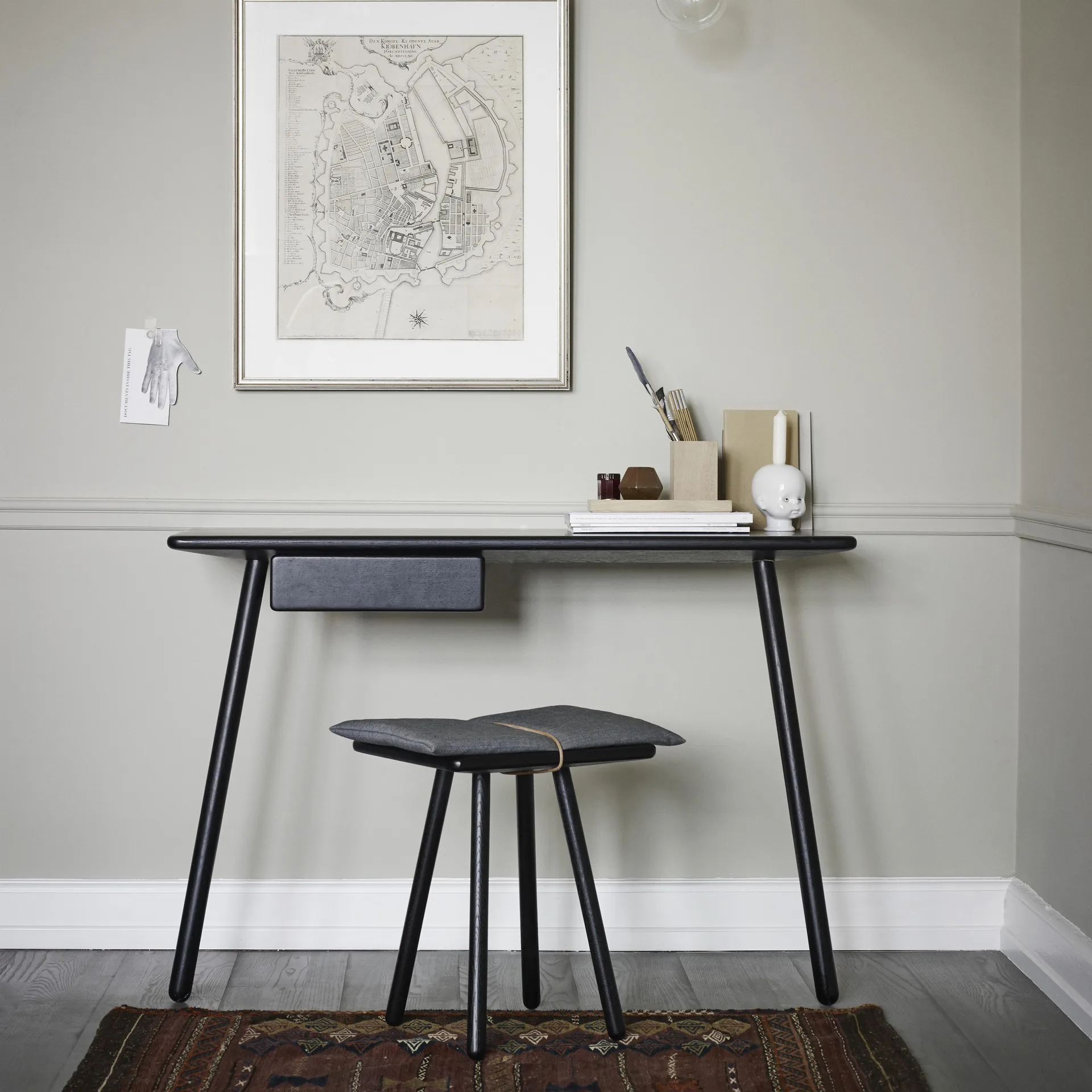 Georg konsollbord, svartlackerad ek Fritz Hansen
