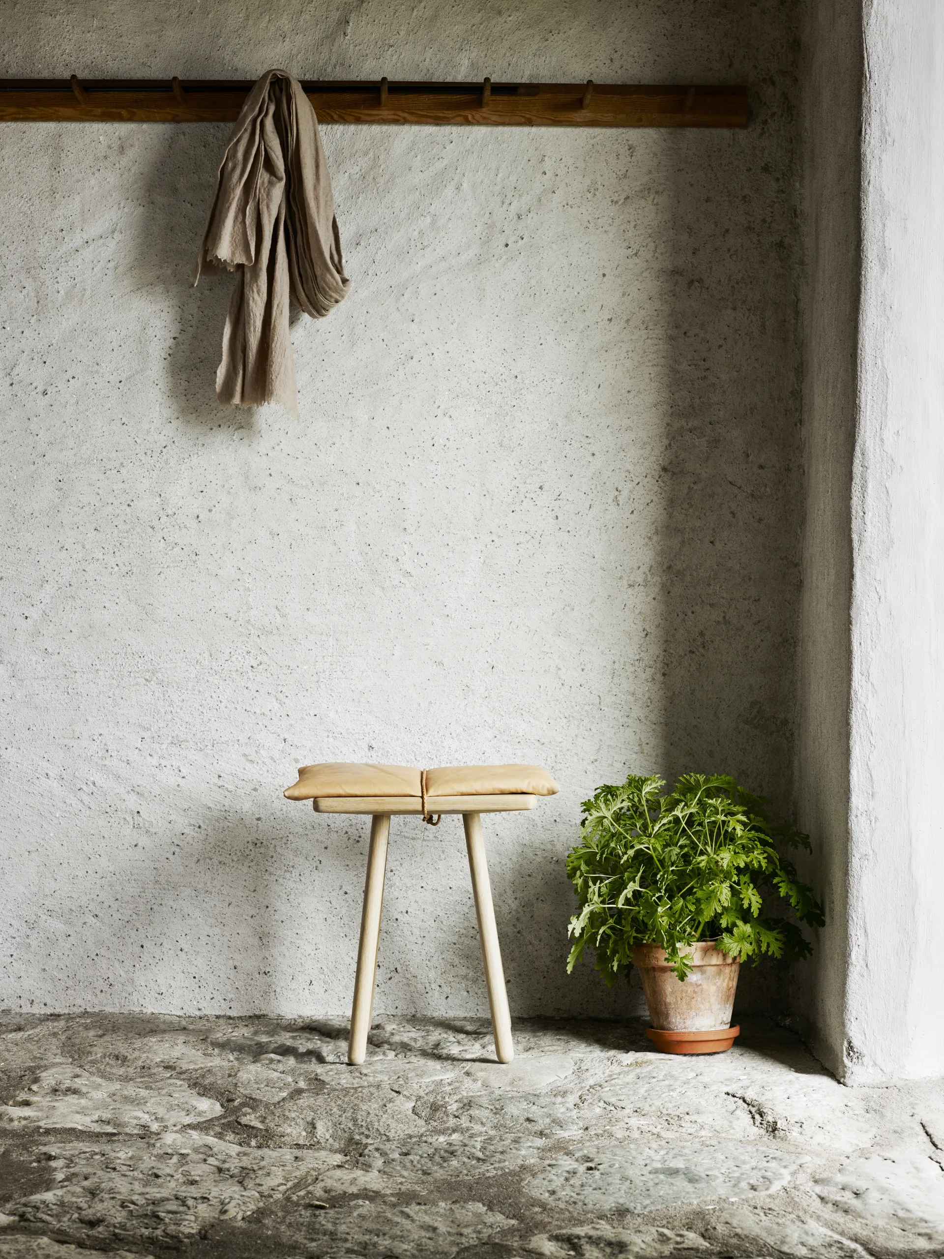 Georg läderdyna med rem till pall/barstol, Beige-brun Fritz Hansen