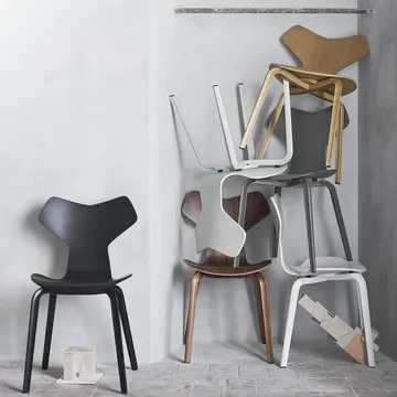 Grand Prix 4130 stol - Coloured ash black - Fritz Hansen