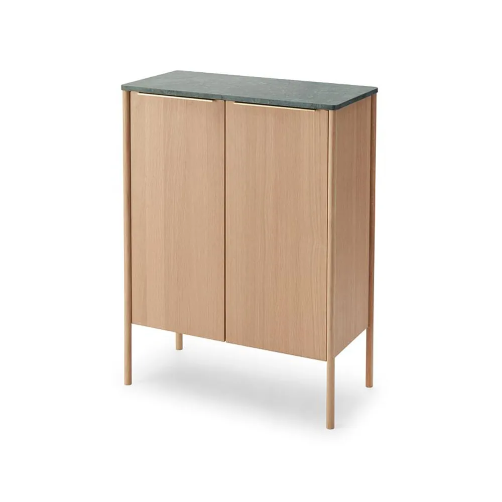 Jut High skåp, Oak oiled-grön marmor-mässing Fritz Hansen