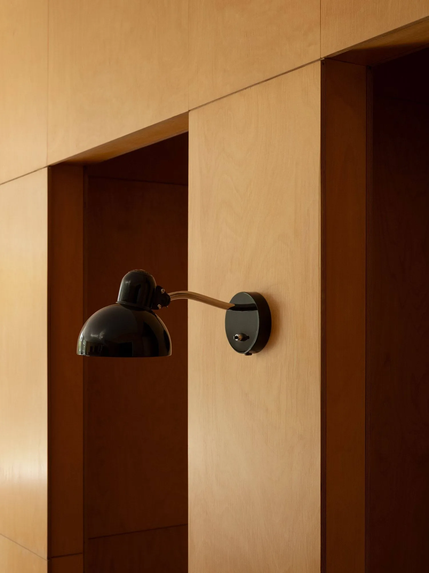 Kaiser Idell 6567-W vägglampa, Matt black Fritz Hansen