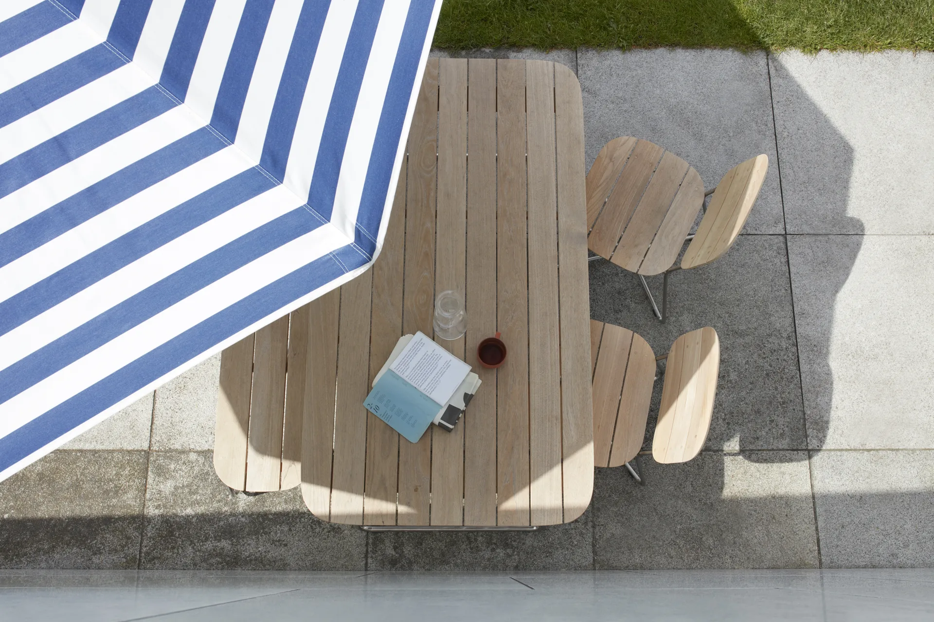 Messina parasoll, Dark Blue Stripes Ø270 cm Fritz Hansen