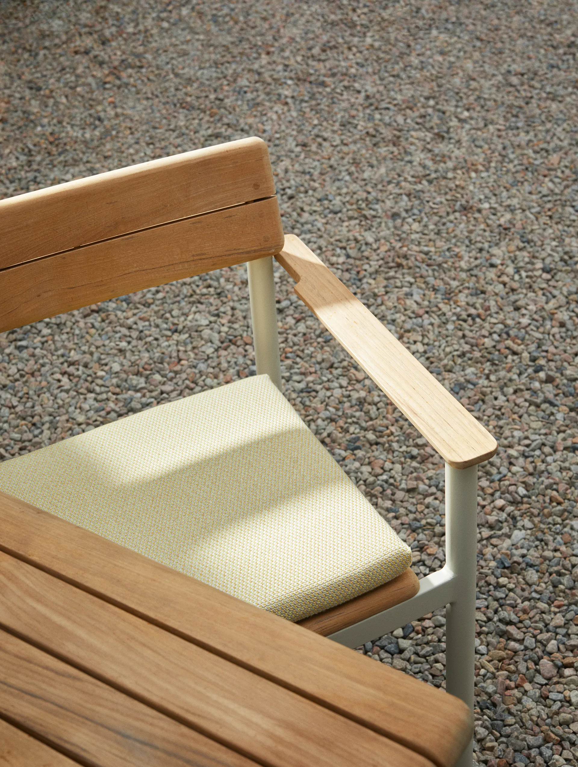 Pelagus karmstol teak, Light ivory Fritz Hansen