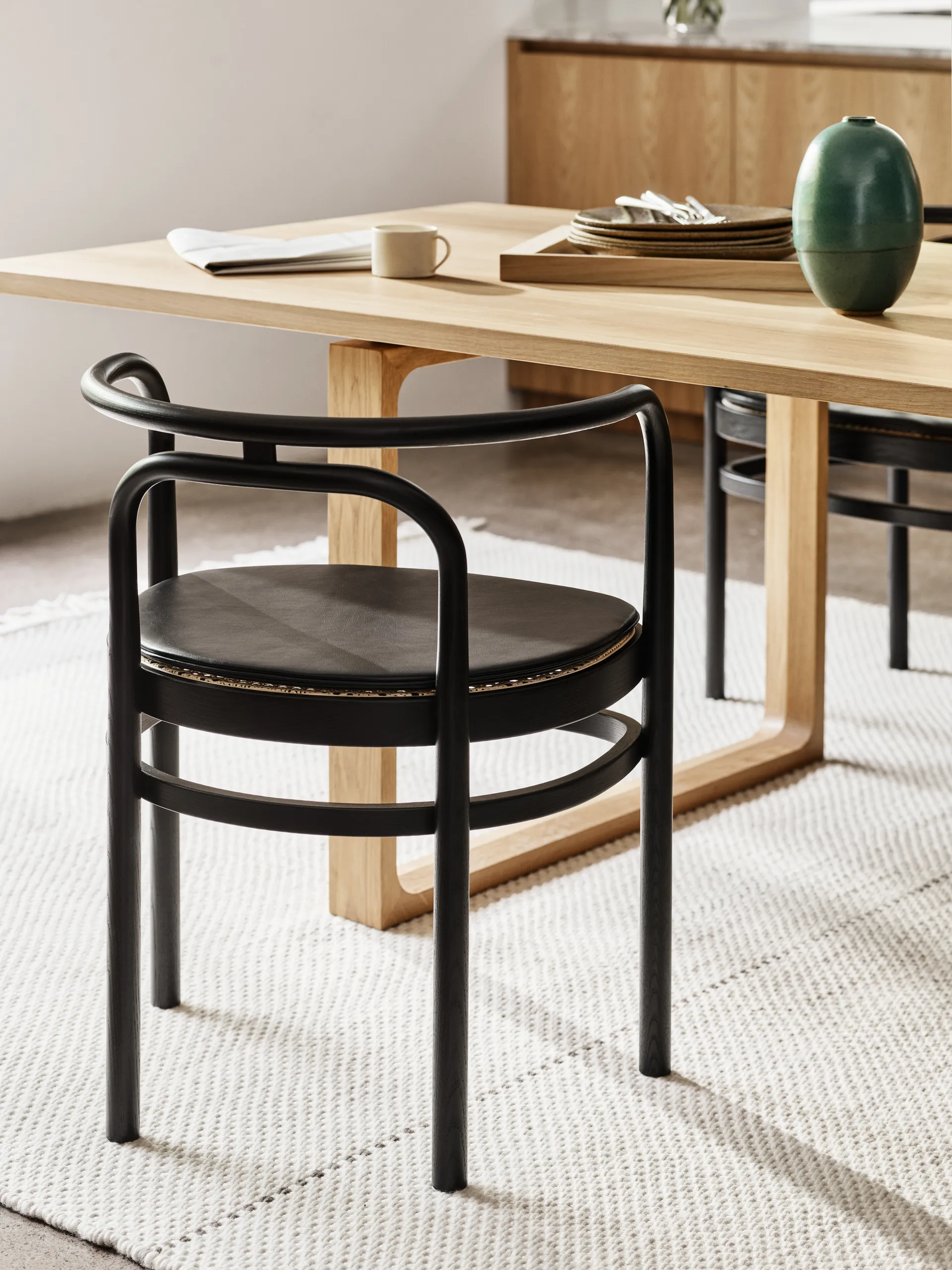 PK15 karmstol, Svart ask-rotting natur Fritz Hansen