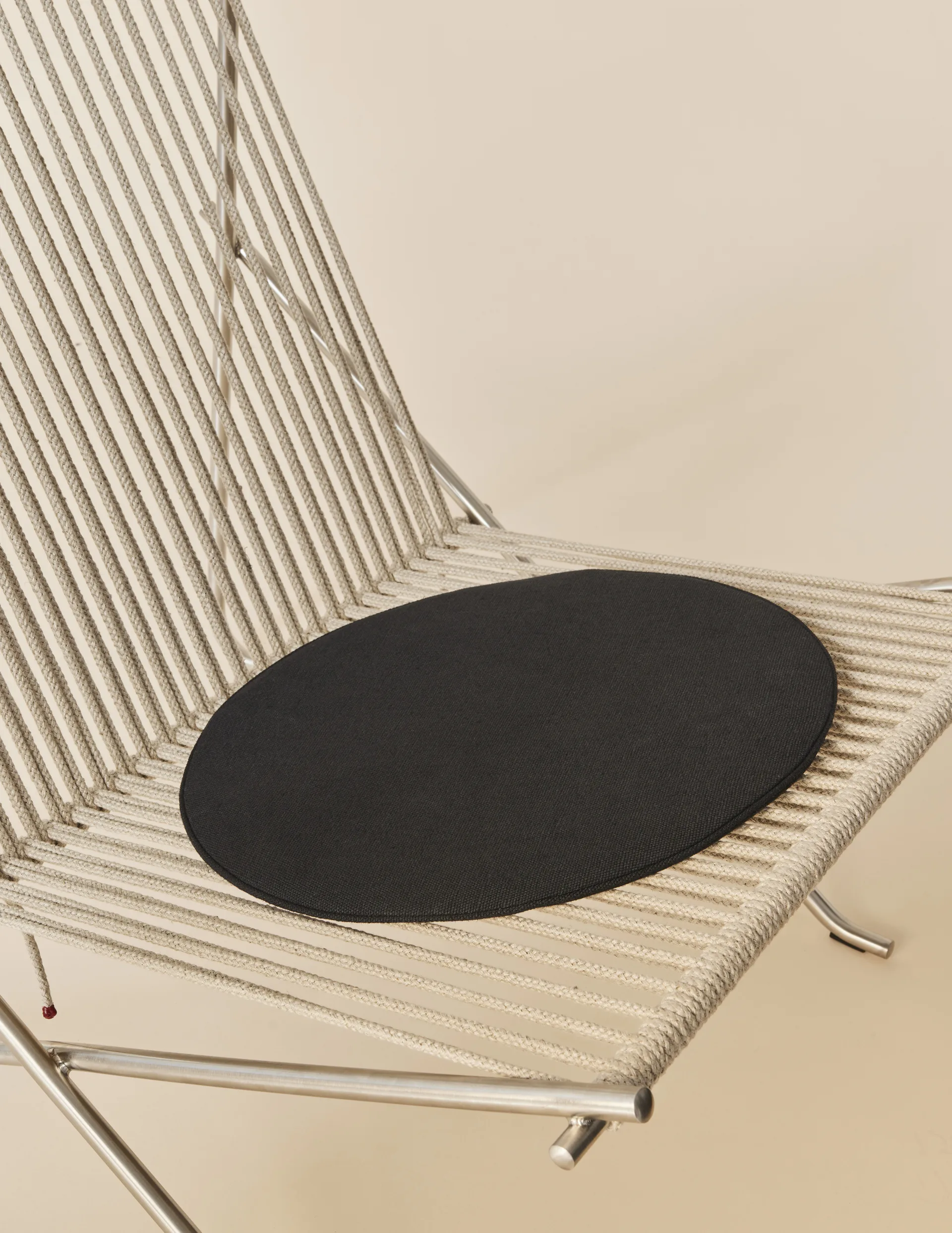 PK4 loungestol med dyna, Rostfritt stål-natur-svart Fritz Hansen