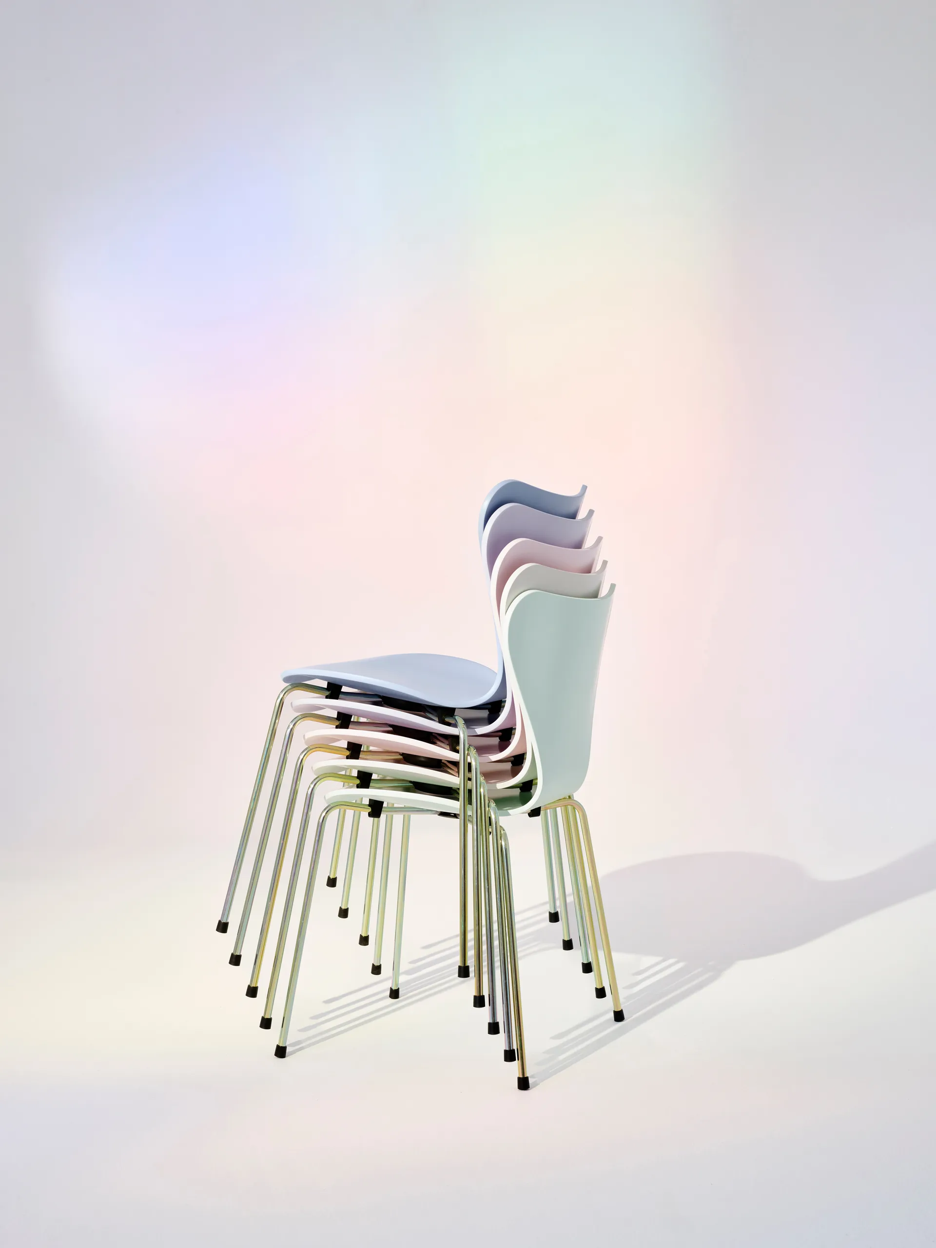 Sjuan 3107 7:14 AM stol, Beige-rainbow Fritz Hansen