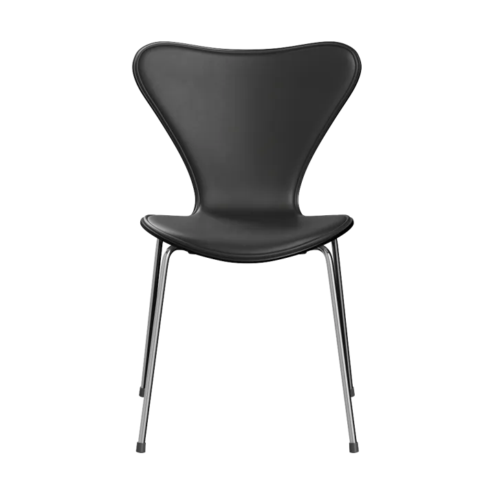 Sjuan 3107 framsidesklädd stol - Essential black läder-svart ask-krom - Fritz Hansen