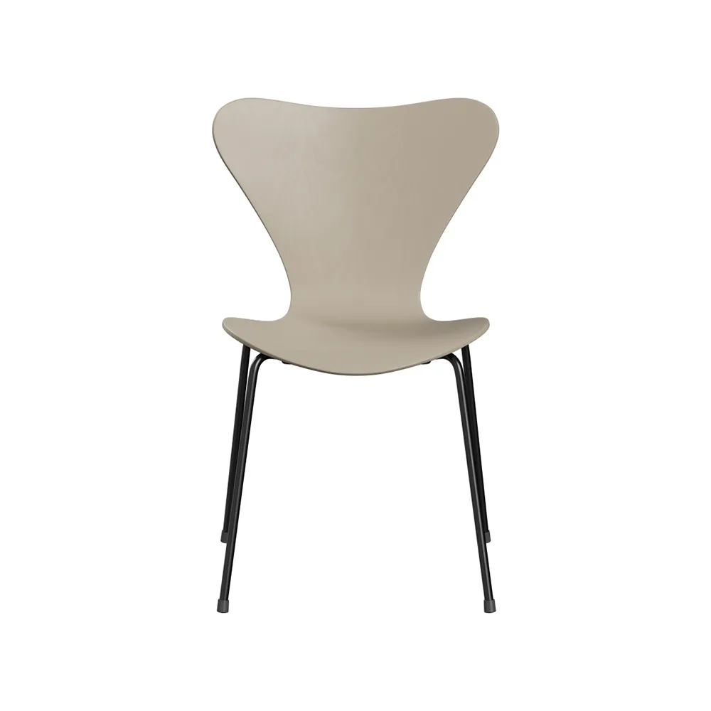 Sjuan 3107 stol, Ljusbeige-färgad ask-svart stativ Fritz Hansen