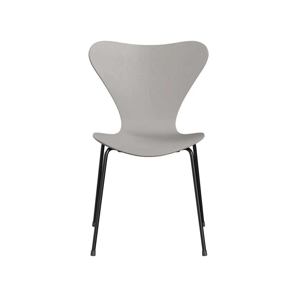 Sjuan 3107 stol, Nine grey-färgad ask-svart stativ Fritz Hansen