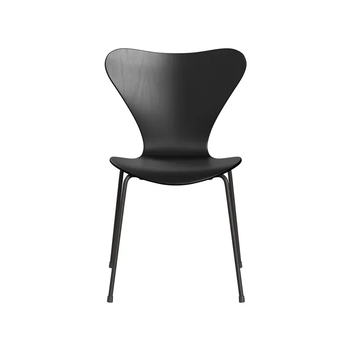 Sjuan 3107 stol - Svart-färgad ask-grafitgrått stativ - Fritz Hansen