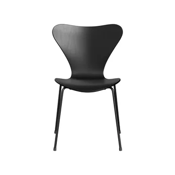 Sjuan 3107 stol - Svart-färgad ask-svart stativ - Fritz Hansen