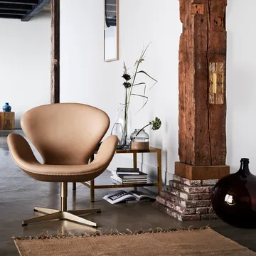 Svanen 3320 fåtölj - läder aura cognac, satinborstat rostfritt stålstativ - Fritz Hansen