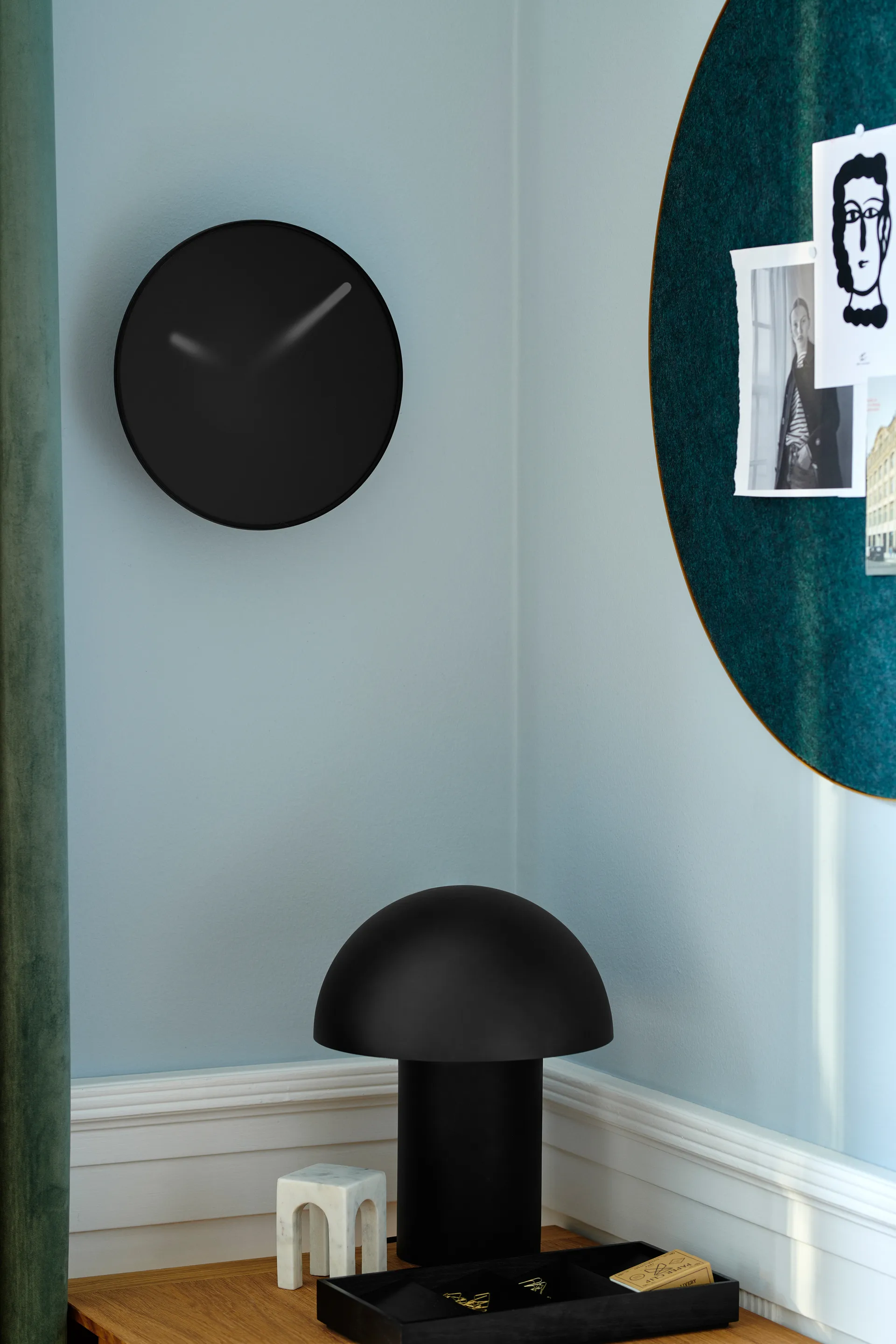 Retell pinboard anslagstavla Ø80 cm, Grön-mässing Gejst
