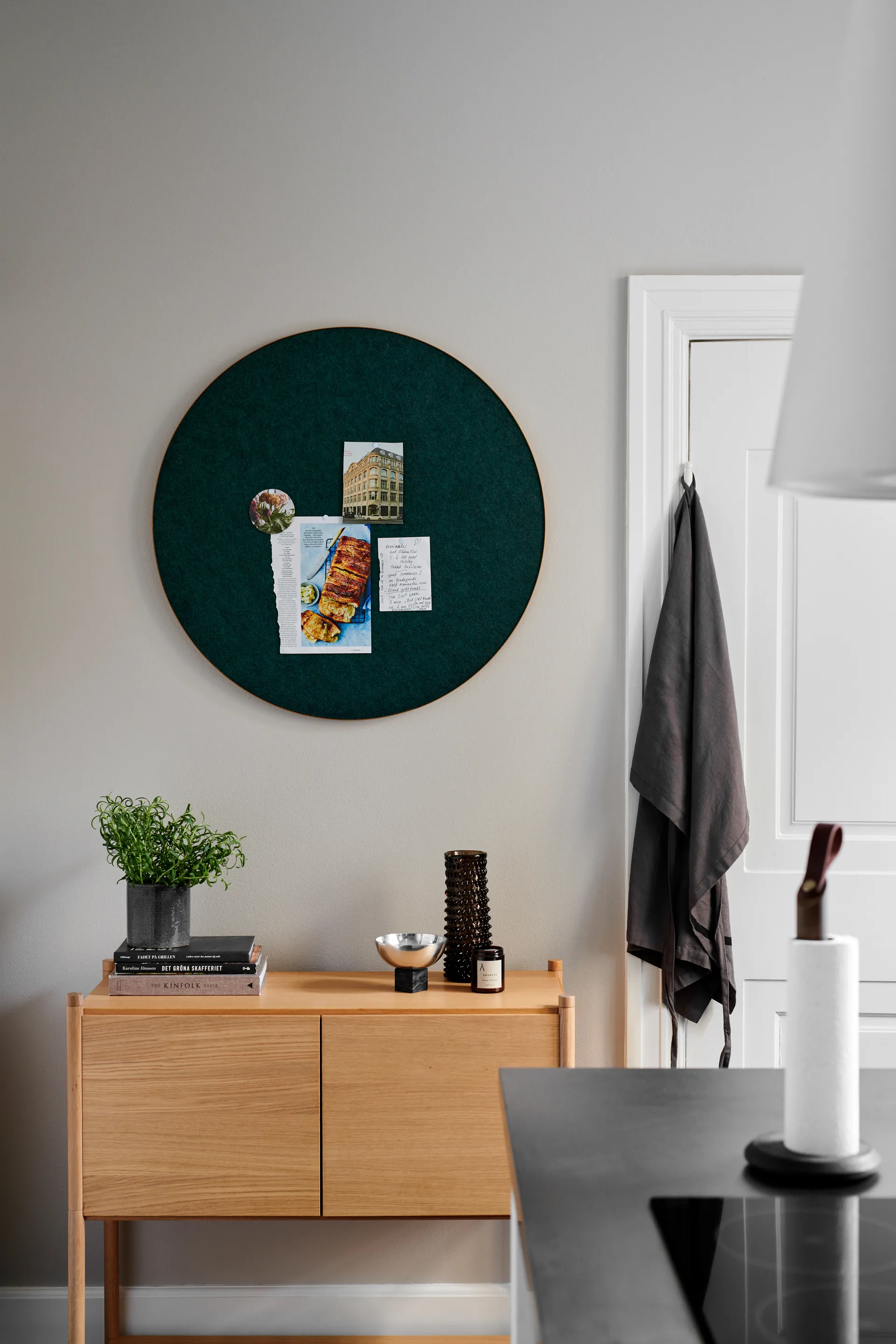 Retell pinboard anslagstavla Ø80 cm, Grön-mässing Gejst