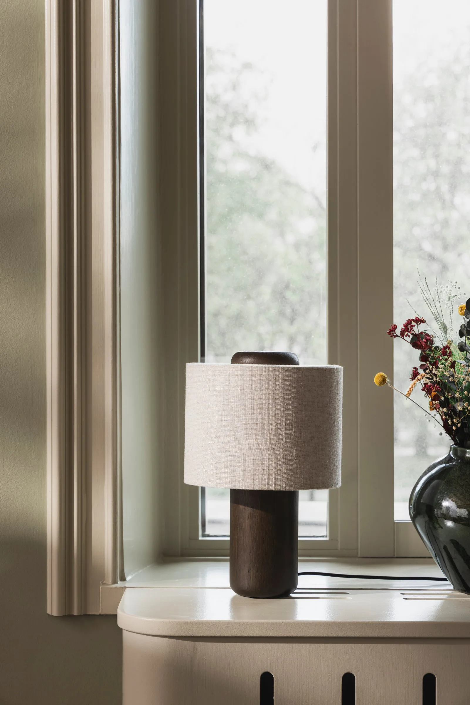Bosco bordslampa, Brunbetsad ek Globen Lighting