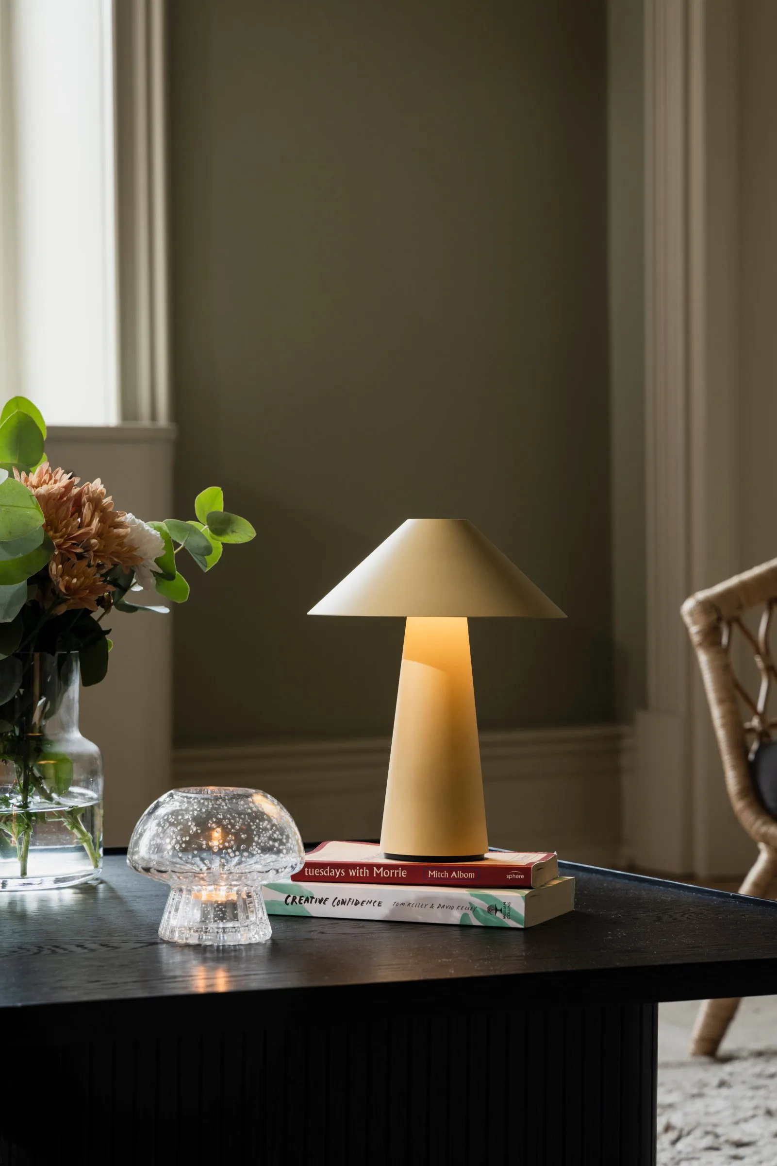 Cannes portabel bordslampa, Havregul Globen Lighting