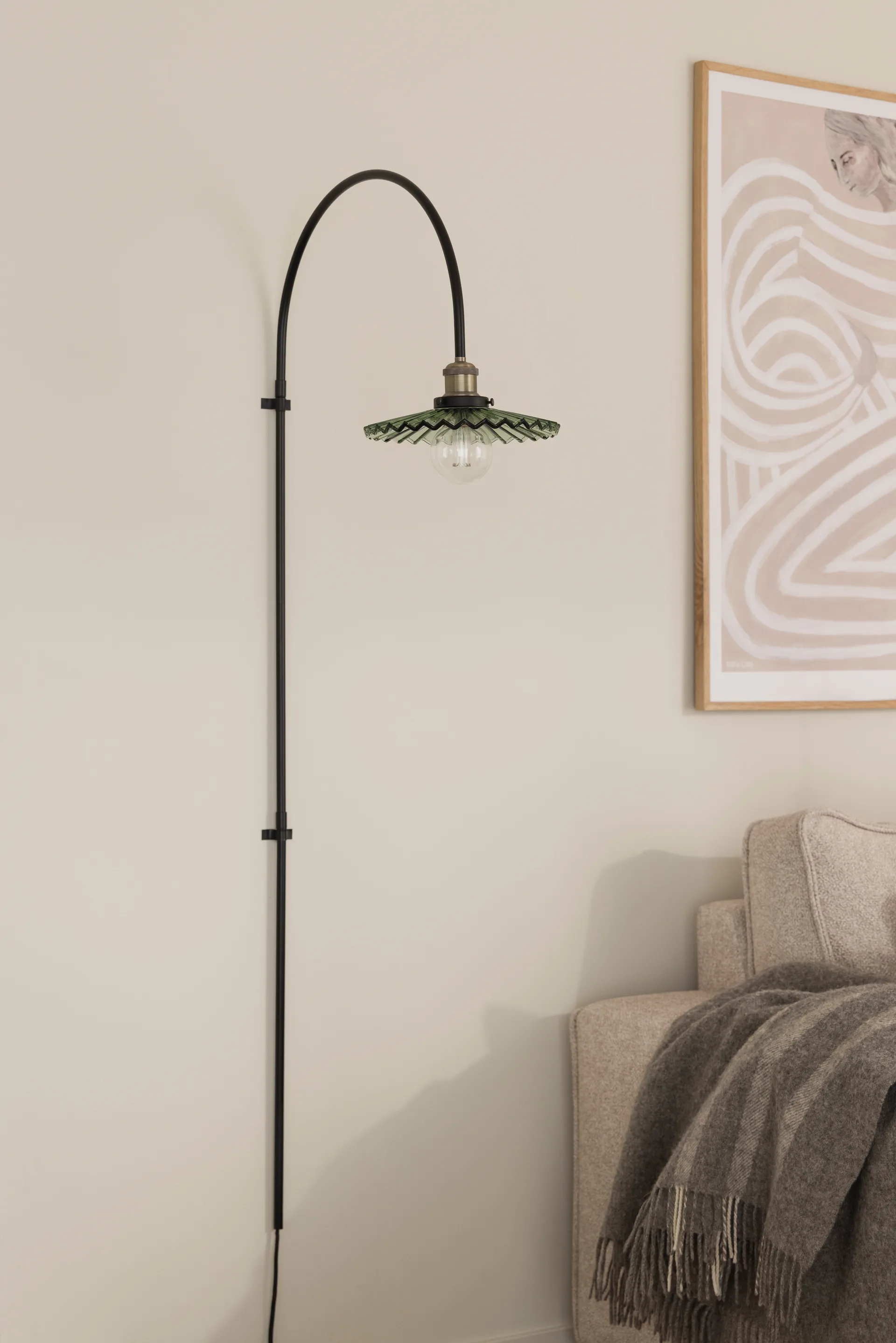 Cobbler vägglampa 150 cm, Grön Globen Lighting