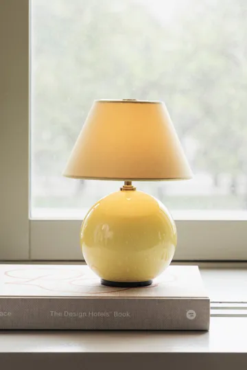 Iris 16 portabel bordslampa - Butter yellow - Globen Lighting