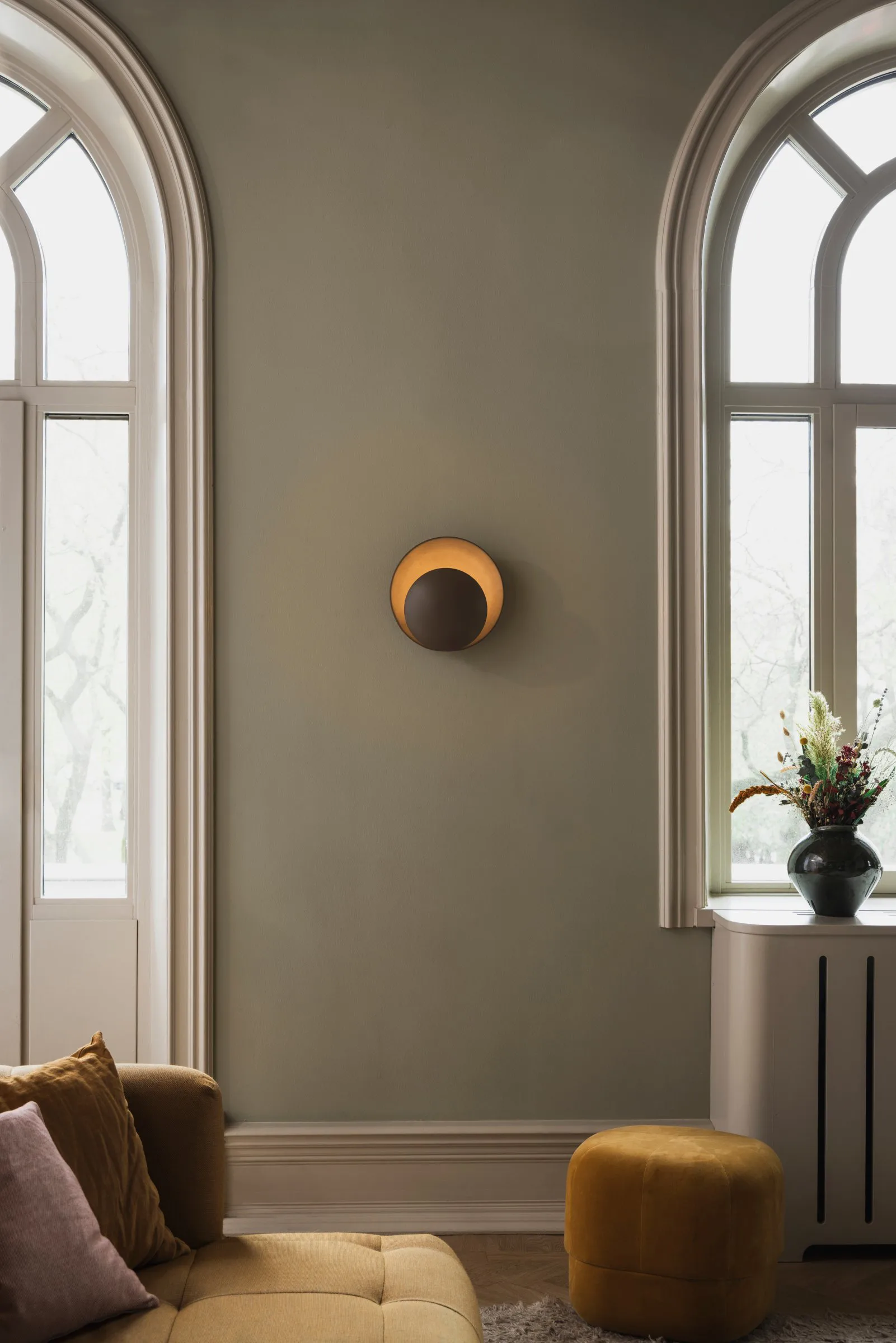 Orbit vägglampa, Mocha Globen Lighting