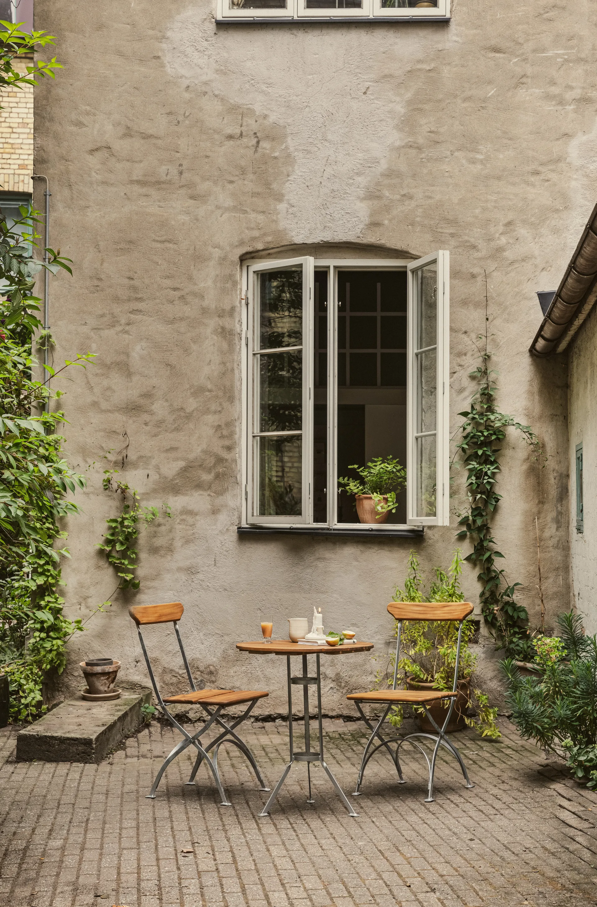 Bryggeristol, Teak-varmförzinkat stativ Grythyttan Stålmöbler