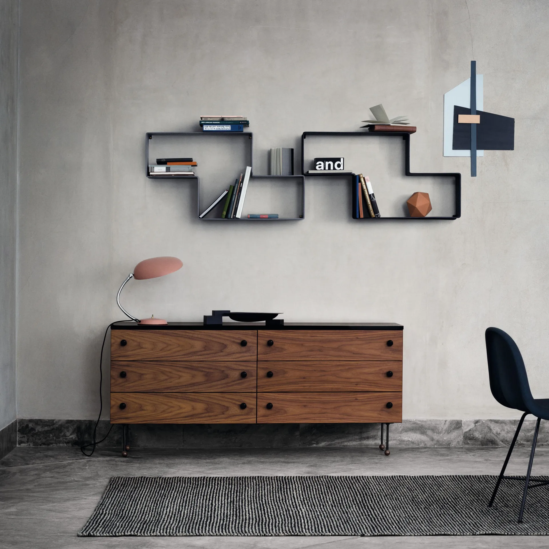62 Dresser byrå, american walnut, 4 lådor GUBI