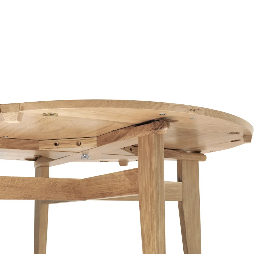 B-Table matbord, oak matt lacqured GUBI
