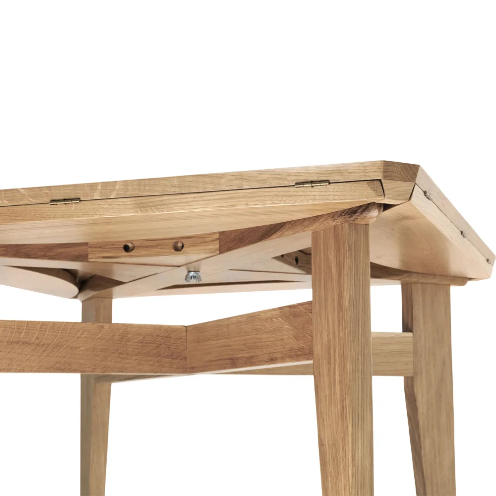 B-Table matbord, oak matt lacqured GUBI