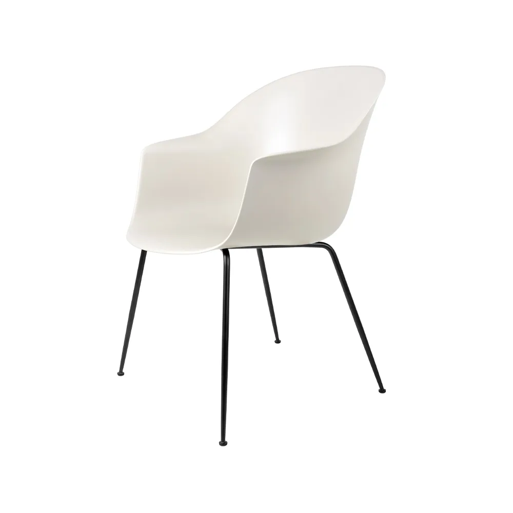 Bat stol, alabaster white, svart stålstativ GUBI