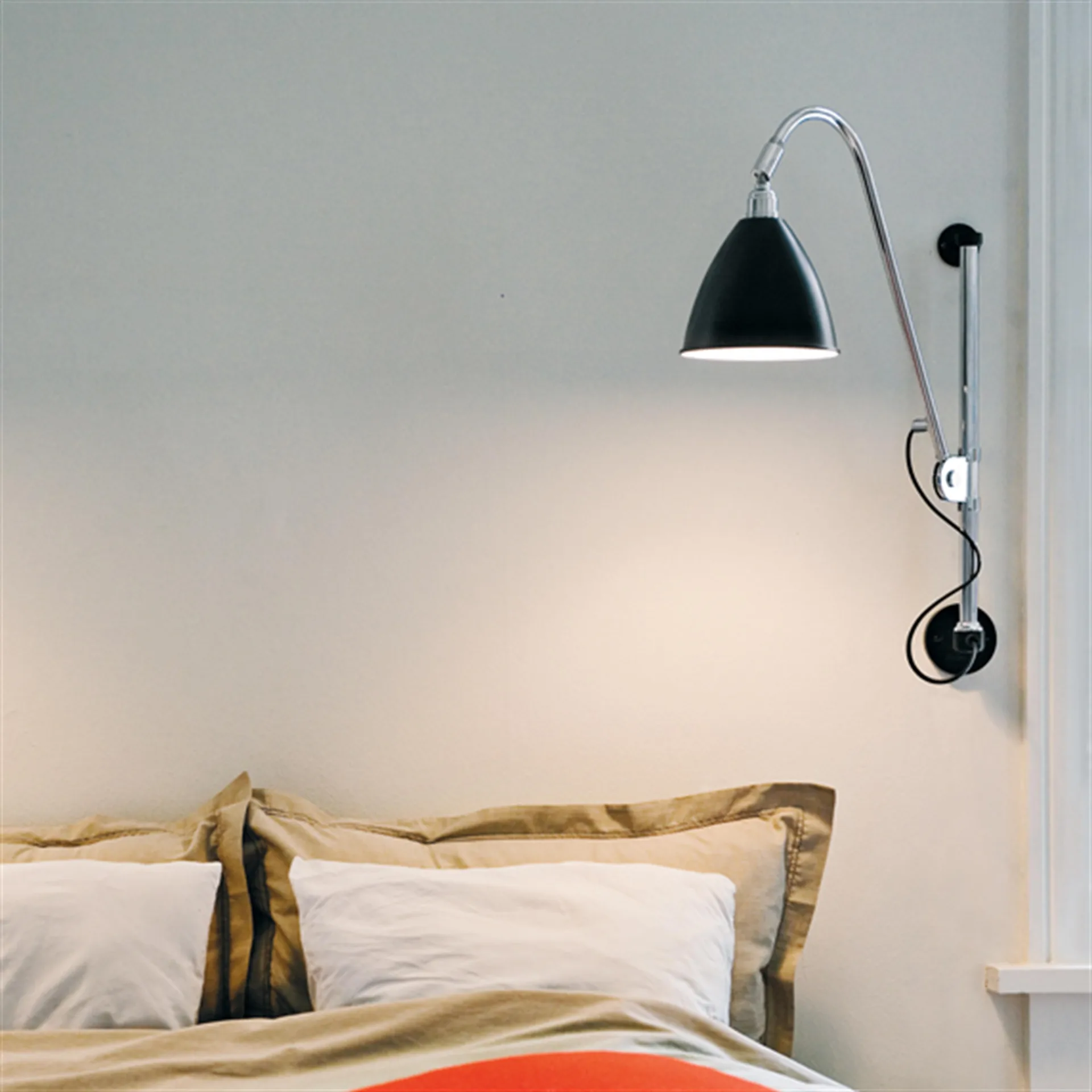 Bestlite BL5 vägglampa, Svart-krom GUBI
