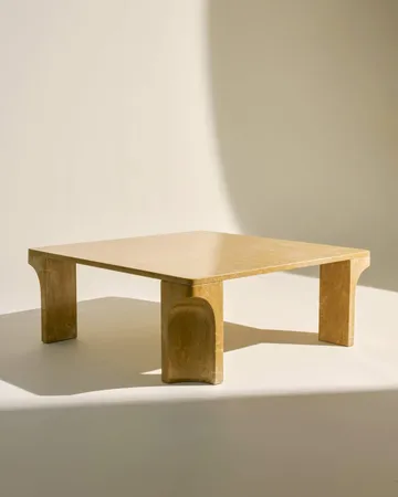 Doric soffbord - Honey Amber marmor, 80x80 cm - GUBI