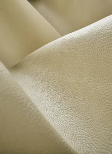 F300 loungestol - Pastel green-Smooth läder Cream - GUBI