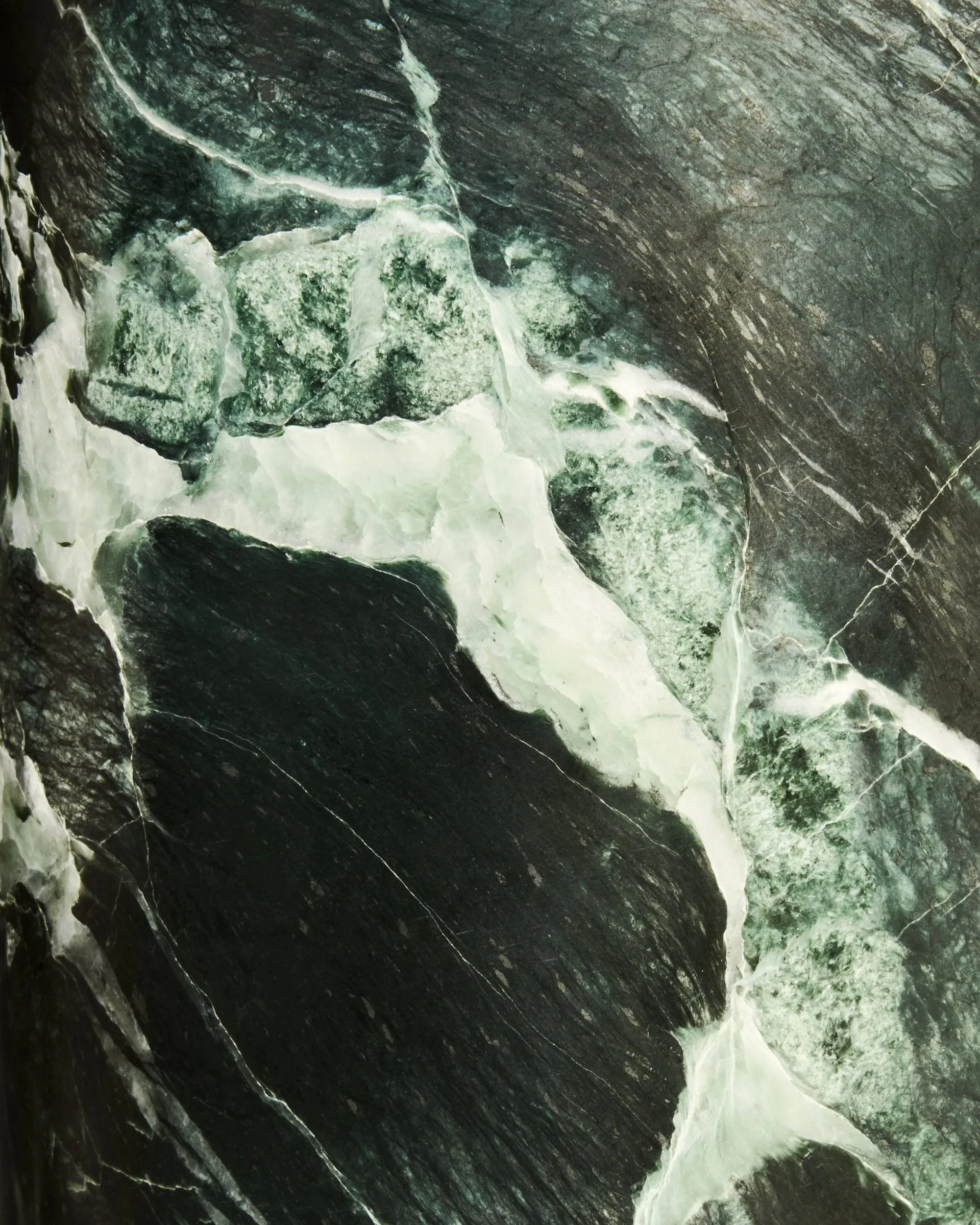 Gravity S bordslampa, Emerald marble-canvas GUBI